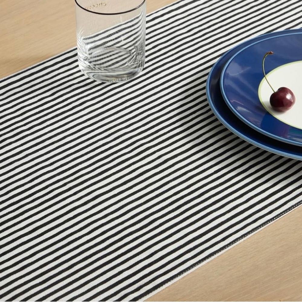 Cupcakes and cashmere Table Runner